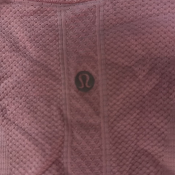 Pink lululemon swiftly size 8
-great condition 
-true to size
-comfy fabric - Picture 2 of 2